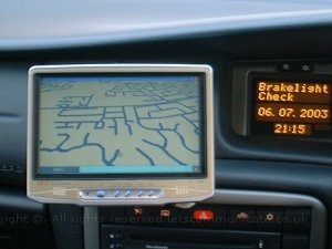 Installedtry1pic8destinatorrunning.jpg - The new screen fitted with Destinator running a 3D view