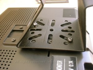 screenremounteddashmountbracket.jpg - The I fitted the Dashmount directly on to the screen. This did work how ever it ment the screen was not removable which I was not happy about