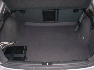 v2bootmounted2.jpg - As before v2 was installed in the boot completed with a quick removal system including Velcro, euro plugs and more. ( See v1 for details )