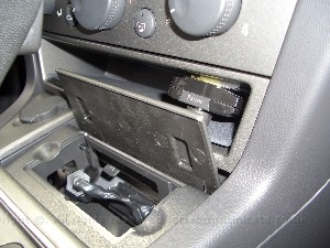 usbodbiielm327fitted2.jpg - Here you can see the OBDII connector. I simpley removed its shell. I also remouned my Parrot hands free controls at the same time