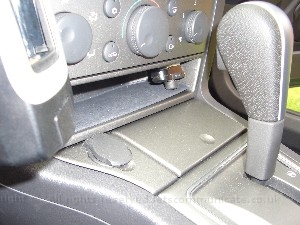 usbodbiielm327fitted4.jpg - Once closed you cant see it and the garage can still access the diag port if needed