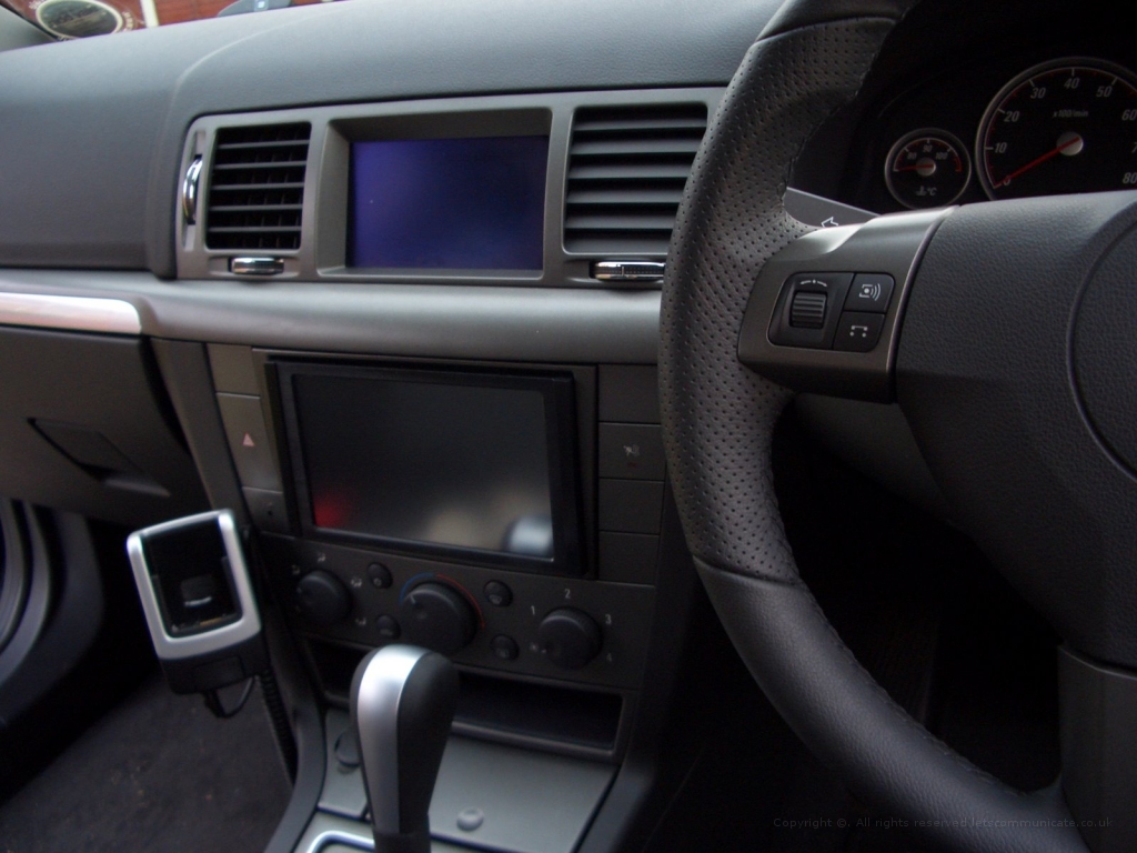 doubledinscreenbuild23.jpg - This was a test fit to see how it would look..... I was quite pleased to say the least. NB always remove the heater pannel first if your installing in to a Vectra - it saves scratches and dents as I found out