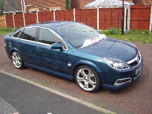 vectracdetailing1.jpg - Before I start give the car a light clean with the jet spray as this removes hard muck and prevents friction when cleaning on the next phase. Clean the car well ( I use Autoglym Conditioning shampoo ) ensuring that I clean panel by panel and rinse down before moving on. After its dry cover up all back areas with masking tape ( 3m stuff is better but I could not get hold of any at the time ). I then place the wipers in bags again to protect from the polishing marks.