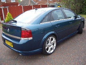 vectracdetailing12.jpg - The whole process took 8-9 hours over two days and I am looking at adding in claying and a new finishing wax on top of what you have seen here.For more expert help visit Detailing World where I learnt most of this from. Here is a arty shot from when its done.