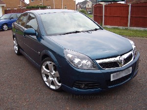 vectracdetailing17.jpg - The whole process took 8-9 hours over two days and I am looking at adding in claying and a new finishing wax on top of what you have seen here.For more expert help visit Detailing World where I learnt most of this from. Here is a arty shot from when its done.