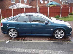 vectracdetailing5.jpg - Before I start give the car a light clean with the jet spray as this removes hard muck and prevents friction when cleaning on the next phase. Clean the car well ( I use Autoglym Conditioning shampoo ) ensuring that I clean panel by panel and rinse down before moving on. After its dry cover up all back areas with masking tape ( 3m stuff is better but I could not get hold of any at the time ). I then place the wipers in bags again to protect from the polishing marks.